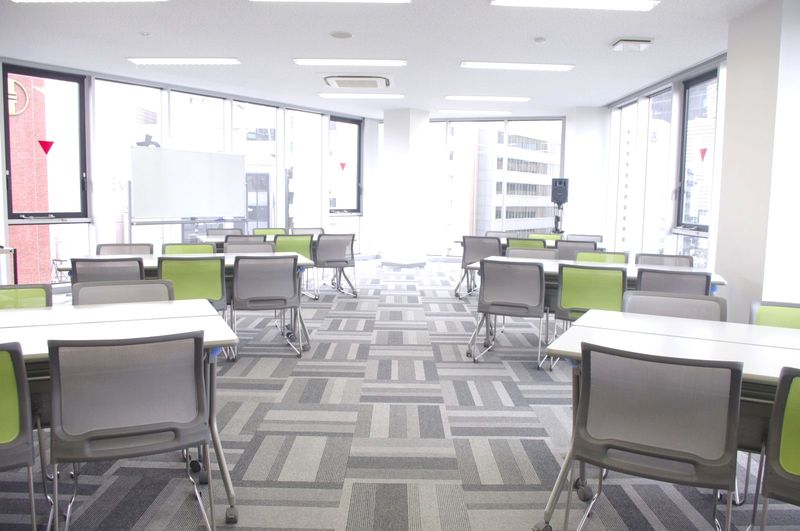 TimeH スクール型  最大42名利用可（85㎡）  - 貸会議室TimeOffice名古屋