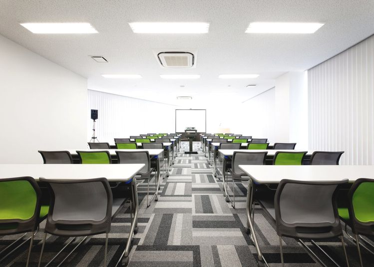 TimeH スクール型  最大42名利用可（85㎡）  - 貸会議室TimeOffice名古屋