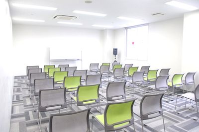 貸会議室TimeOffice名古屋 TimeI スクール型  最大36名利用可（55㎡） の室内の写真