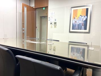貸会議室TimeOffice名古屋 TimeG 最大6名！1時間単位で利用可能なハイグレードな応接室の室内の写真
