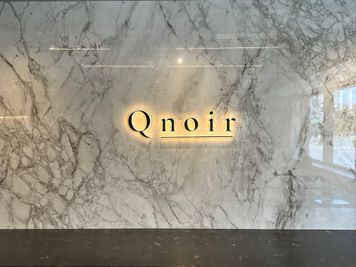 白と黒・大理石を基調とした上質なサロン空間。 - Qnoir青山 ネイル/アイラッシュサロン（5席/スペース全体貸切）の設備の写真