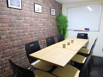 【神田駅1分！8名利用可！】綺麗な室内！WiFi・プロジェクター・ホワイトボード全て無料！ふれあい貸し会議室 神田A - ふれあい貸し会議室 神田第三