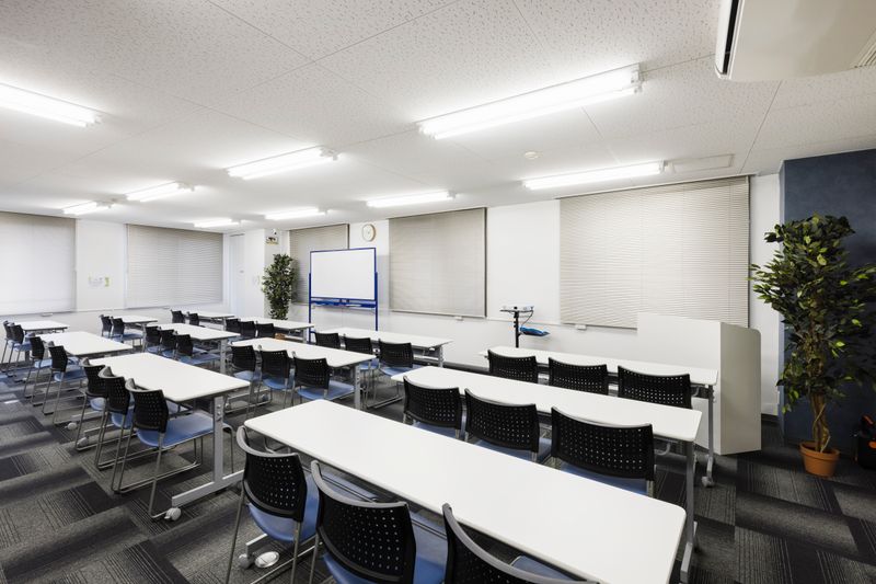 《VILLENTBiz神戸元町》 《40名 セミナールーム》最大48名の室内の写真