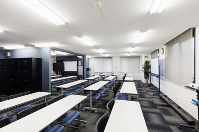 《VILLENTBiz神戸元町》 《40名 セミナールーム》最大48名の室内の写真