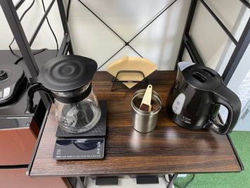 セルフハンドドリップ器具の利用及びコーヒー粉は無料です。 - FUJISAN VALLEY レンタルスペース11名個室の設備の写真