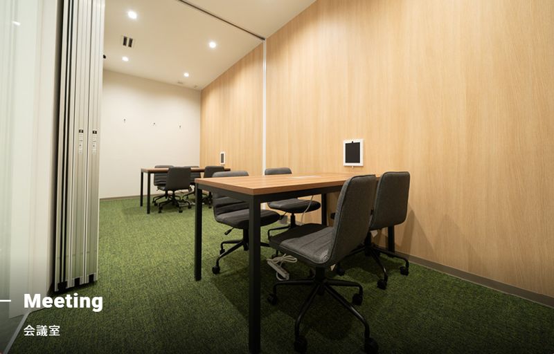 会議室(202‐203)
会議室中央のスライディングウォールを開けると最大8名利用可能な会議室に♪ - いい部屋Space柏店 会議室（8人用）の室内の写真