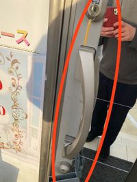レンタルスペースモモ 疲れ集中新品イス。2畳の小さな作業スペースの入口の写真