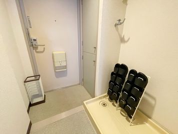 スリッパ - 貸し会議室ユニエル三島 【三島駅徒歩4分】綺麗な完全個室！備品全て無料！貸し会議室三島Aの設備の写真