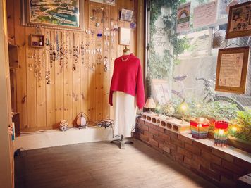 HOTSTAFF 代々木八幡駅から徒歩1分、ガラス張りの路面店！の室内の写真