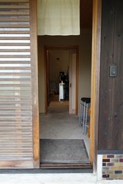 キッチンスタジオナド キッチン付きレンタルハウスの入口の写真