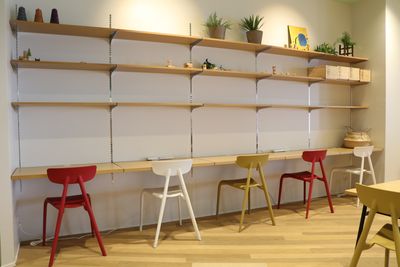 【6口電源タップを設置しているので、PCやスマホの充電もバッチリ♪】 - 【閉店】TIME SHARING マチノマ大森 キッチンスタジオ TIME SHARING WORK【2】の室内の写真