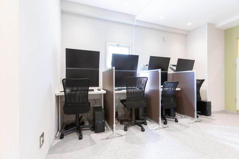 コワーキング,ゲーミングPC,液タブ付きAdobe搭載PC - レンタルスペース「にじげんワークス」