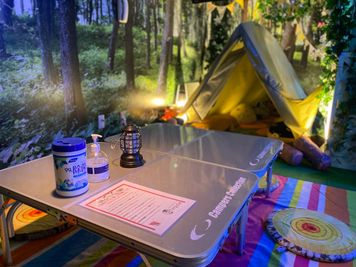 ⛺雨の日でもキャンプ・全天候型インドアキャンプ場⛺テントとワタシ ⛺テントとワタシ⛺雨の日でも室内で手ぶらで本格的なキャンプ体験の室内の写真