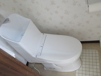 ウォシュレット付きトイレ - 東長崎レンタルスペース 貸し会議室の設備の写真