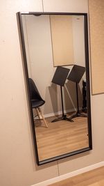 大型の鏡。全身を確認することが可能。 - ワオン・スタジオ 横浜 Aスタジオ（電子ピアノ４畳）の室内の写真