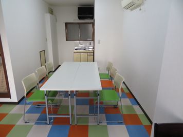 向かい合わせ形式 - 東長崎レンタルスペース 貸し会議室の室内の写真