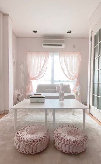 白×ピンクのオシャレ空間 - ROSE－三ノ宮すぐ！カワイイがたくさん🌸 白×ピンク基調のオシャレ空間🎉ゴミ処分無料😳一軒家でワイワイの室内の写真