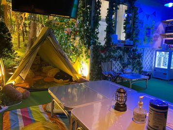 ⛺雨の日でもキャンプ・全天候型インドアキャンプ場⛺テントとワタシ 🏳‍🌈💓Girls Kiyanp　Party💓🏳‍🌈の室内の写真
