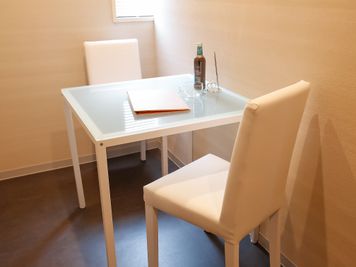 カウンセリングルームもご自由にお使い下さい - トータルエステティックサロン【美方】 平日割引中★設備類完備☆完全個室サロン☆現在日・祝日は利用不可の室内の写真