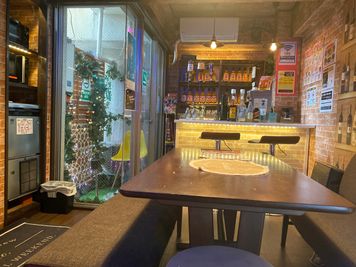 🍹70種類のドリンク飲み放題🍹京橋ハイボール・大人の秘密基地 🍺Girls-only drinking party🍺の室内の写真