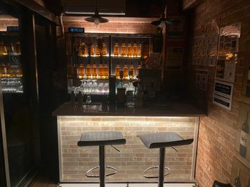 🍹70種類のドリンク飲み放題🍹京橋ハイボール・大人の秘密基地 🍺Girls-only drinking party🍺の室内の写真