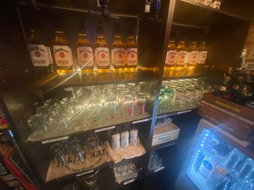 🍹70種類のドリンク飲み放題🍹京橋ハイボール・大人の秘密基地 🍺Girls-only drinking party🍺の室内の写真