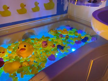 🍹70種類のドリンク飲み放題🍹京橋ハイボール・大人の秘密基地 🍺Girls-only drinking party🍺の室内の写真