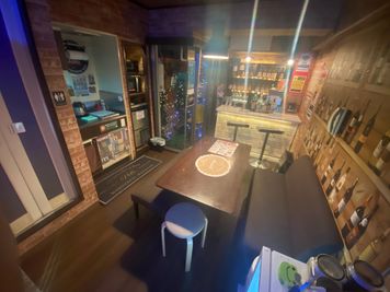 🍹70種類のドリンク飲み放題🍹京橋ハイボール・大人の秘密基地 🍺Girls-only drinking party🍺の室内の写真