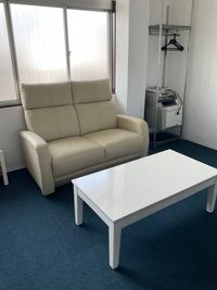 二人掛けソファー - 深江ビル ファミマの真上にあるレンタルスペース！深江ビル３０２の室内の写真
