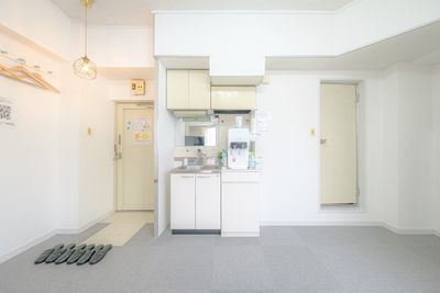 ＜カラフル会議室 札幌駅前＞ 多目的スペースの室内の写真