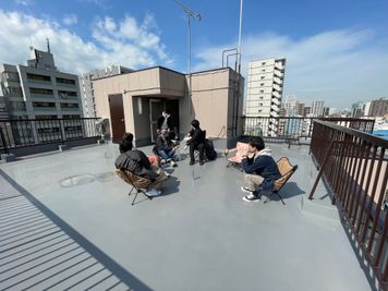 使用イメージ - 千住大橋屋上テラス 屋上撮影・ヨガ・ダンス・駅近の室内の写真