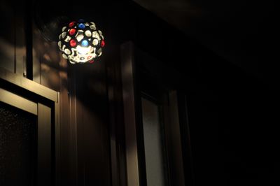 夜はこの小さなかわいい灯りを目印に。 - BALL HALL ダンスホール・レッスンスタジオの入口の写真