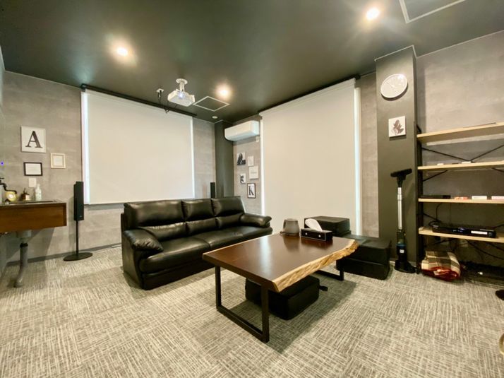立体音響・重厚サウンドのプライベートシアター - プレミアムスペース湘南≪本厚木≫（シアタールーム02）