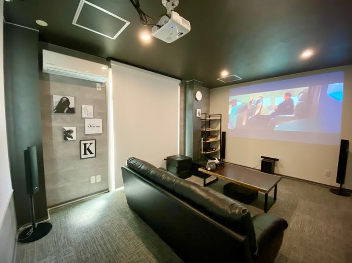 立体音響・重厚サウンドのプライベートシアター - プレミアムスペース湘南≪本厚木≫（シアタールーム02）