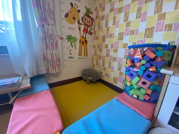 🦒ぴよたそkids🦒親子で楽しめる子供が主役のお部屋 N407🐼Girls Party plan🐼女子会パーティーの室内の写真