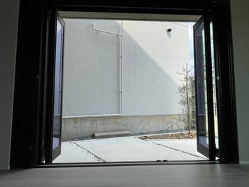 テラス側の大開口 - BlanCo. 飲食店営業許可取得済★テラス付き路面スペース【カフェプラン】の室内の写真