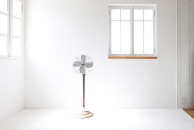 扇風機はディスプレイ用ですが回転はします。通電させる際は短時間でお願いします。 - 木と風のスタジオ フォトスタジオの室内の写真