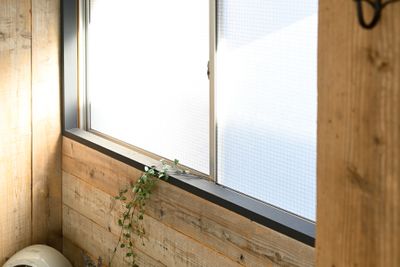 窓が直に見えていますので、中央にサッシが残ります。 - 木と風のスタジオ フォトスタジオの室内の写真