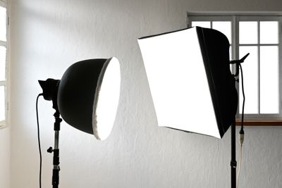 「3段階調光・直径46cm丸型ベグライト」
「65×65cmRIFAソフトボックス」
この2灯を常設でスタンドに乗せています。 - 木と風のスタジオ フォトスタジオの設備の写真