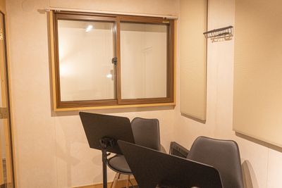 椅子・譜面台常設 - ワオンスタジオ赤羽 Ａスタジオ（電子ピアノ３帖）の室内の写真
