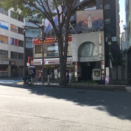 道玄坂沿いで見つけやすい立地です。 - 渋谷 道玄坂上レンタルスペース ルーム１の外観の写真