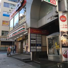 ガストの入った建物の５階になります - 渋谷 道玄坂上レンタルスペース ルーム１の外観の写真