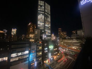 赤坂スカイビル オフィスビル屋上の室内の写真