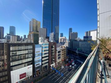 赤坂スカイビル オフィスビル屋上の室内の写真
