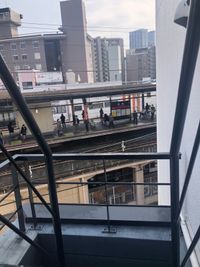こちらは避難用ベランダから福島駅のホームの写真です。駅近1分です。 - レンタルスペース CANVAS レンタルスペースの室内の写真