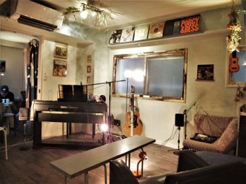 ライブ時のレイアウト例 - タロカリ タロカリ　カフェ丸ごとレンタルの室内の写真