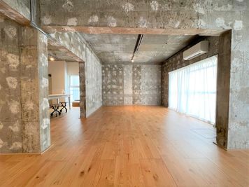  Studio YOKOSHIRO （スタジオ　ヨコシロ） ヨーロッパのヴィンテージ家具をセレクト！屋上撮影可能！の室内の写真