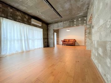  Studio YOKOSHIRO （スタジオ　ヨコシロ） ヨーロッパのヴィンテージ家具をセレクト！屋上撮影可能！の室内の写真
