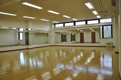 Ｌ字型に鏡を配置！ダンス、バレエ、武道など、レッスンに最適です！ - 方南町MO-LEレンタルスタジオ