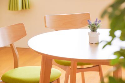 陽の光がたっぷり入る明るい雰囲気の空間です。小規模なワークショップや教室などにご利用ください。ヨガやピラティスにもご活用いただけます。 - レンタルサロンキビス佐野店 個人で使えるプライベートシェアサロン丨レンタルサロンキビス佐野店の室内の写真